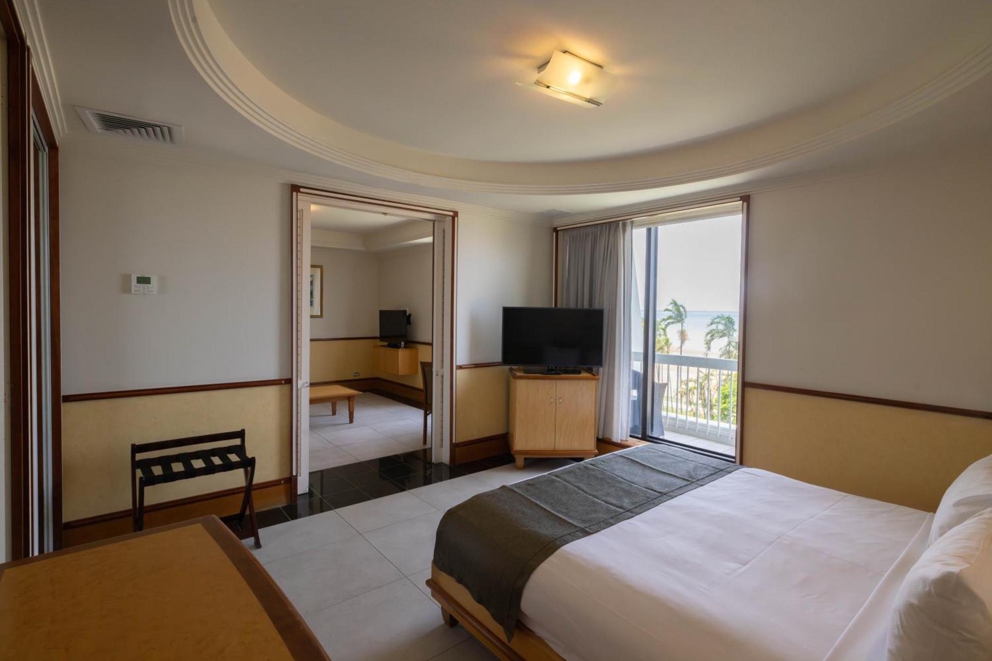 Mindil Beach Casino Resort Darwin Exterior foto A bedroom at the hotel