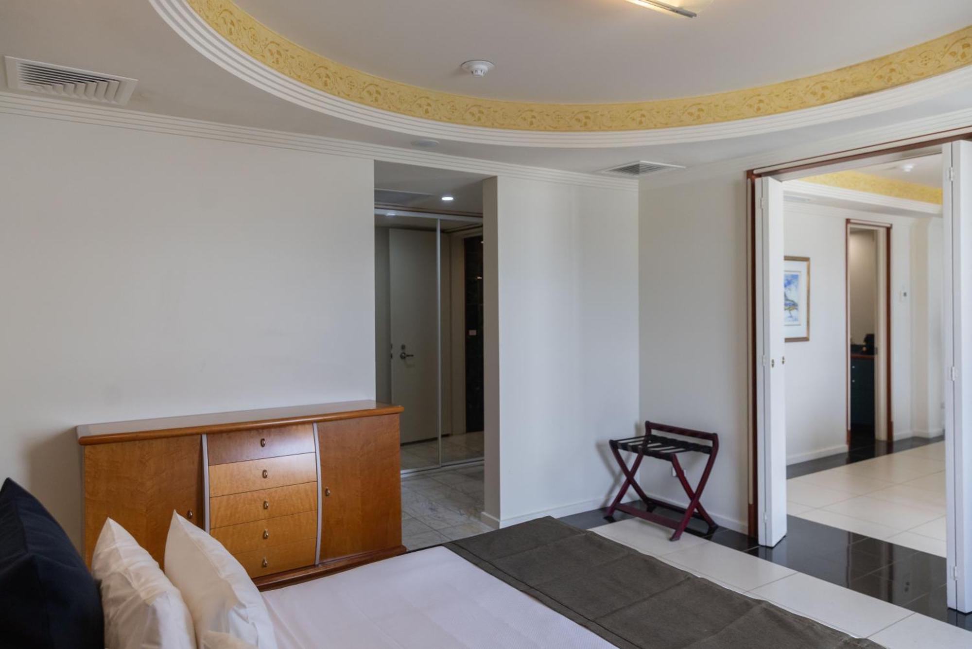 Mindil Beach Casino Resort Darwin Exterior foto A room at the hotel