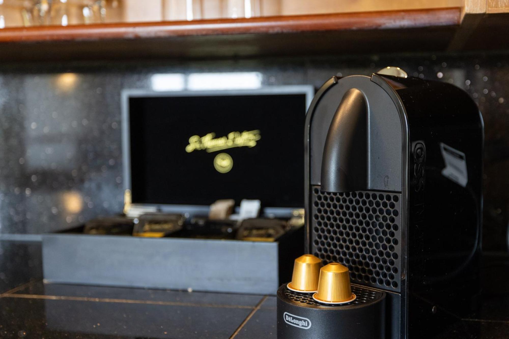 Mindil Beach Casino Resort Darwin Exterior foto A Nespresso machine