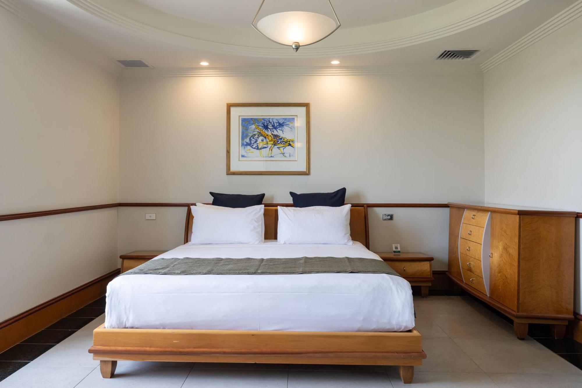Mindil Beach Casino Resort Darwin Exterior foto A bedroom at the resort
